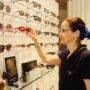 Julie Bernaerts, opticienne chez Bernaerts Optique à Diekirch