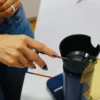 Ajustement d’une monture de lunettes chez Bernaerts Optique à Diekirch