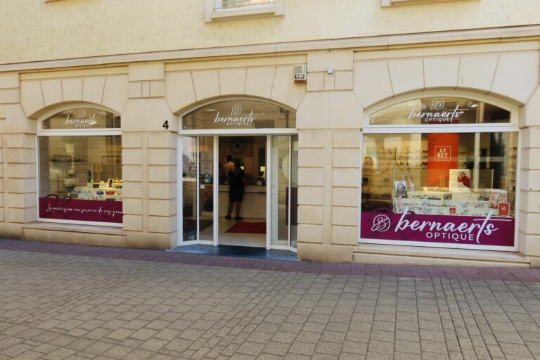 Façade et entrée du magasin Bernaerts Optique à Diekirch