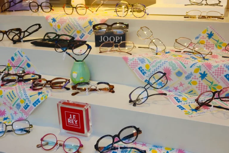 Présentoirs de lunettes de vue pour enfants – Bernaerts Optique