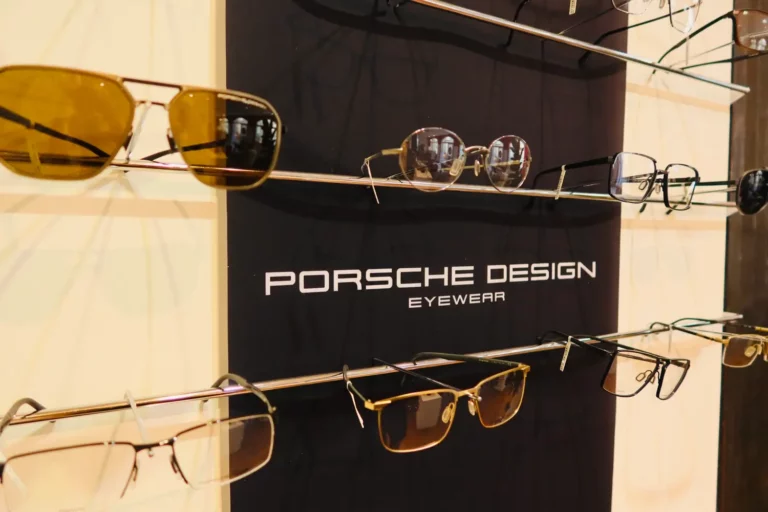 Présentoirs de lunettes Porche – Bernaerts Optique